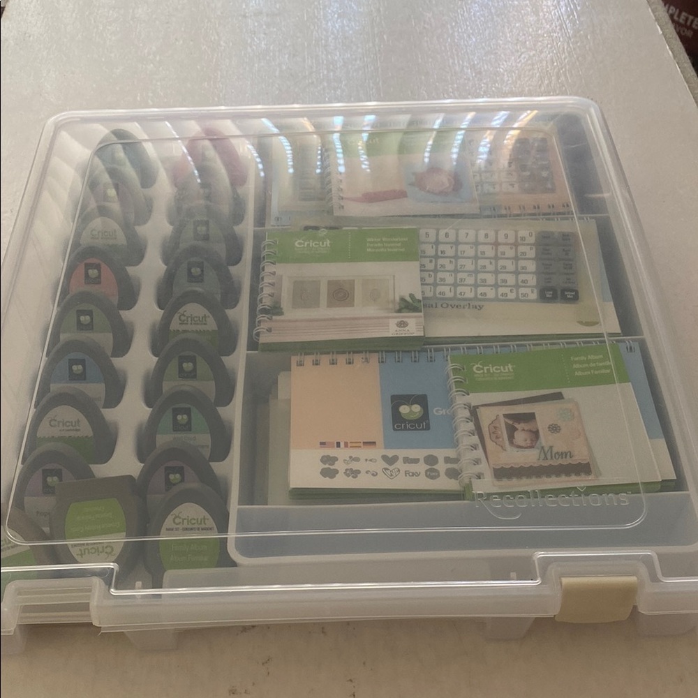 Cricut 19 Cartridges, 19 Booklets, 14 Overlay plus 1 Universal Overlay in case.